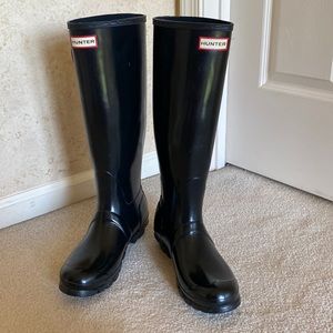 Brand new HUNTER BOOTS. black. Water proof. Lightly worn. Size women’s 8